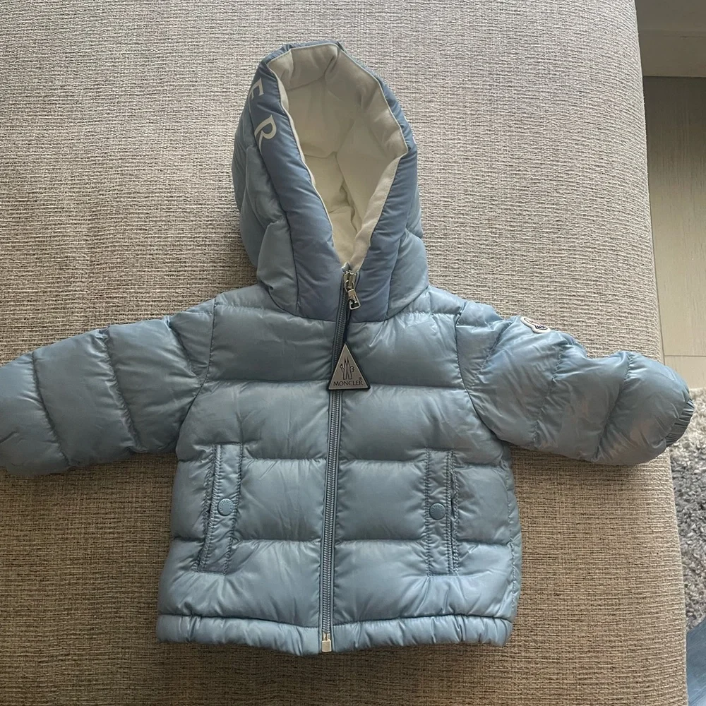 Moncler baby coat 6-9 months - Picture 4 of 4